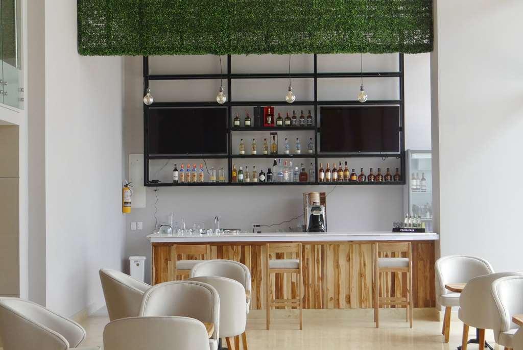 فندق Wyndham Garden Cartagena المطعم الصورة